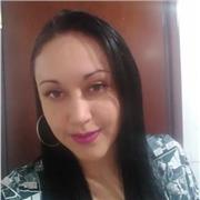 Profesora de primaria realiza refuerzos y apoyo a tareas